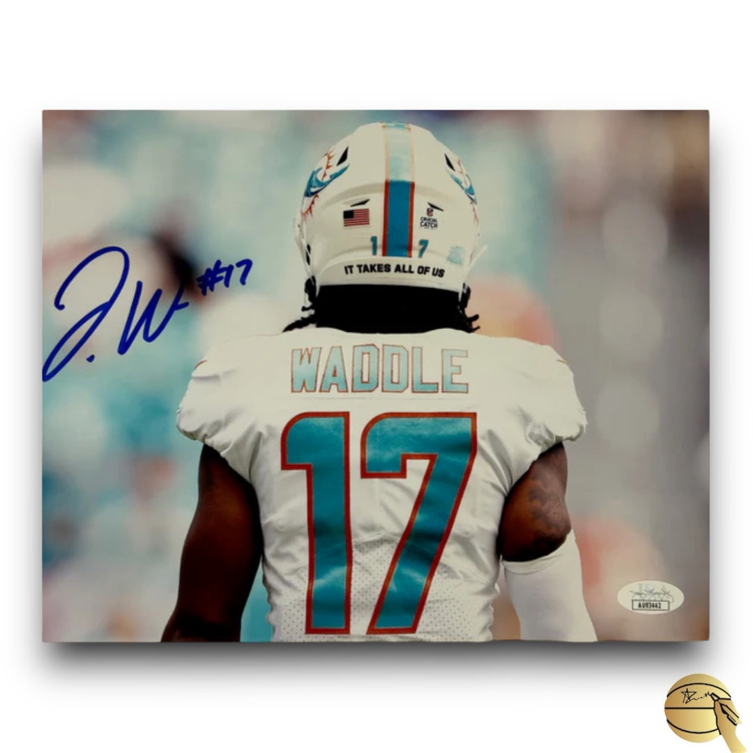 Imagen autografiada por Jaylen Waddle