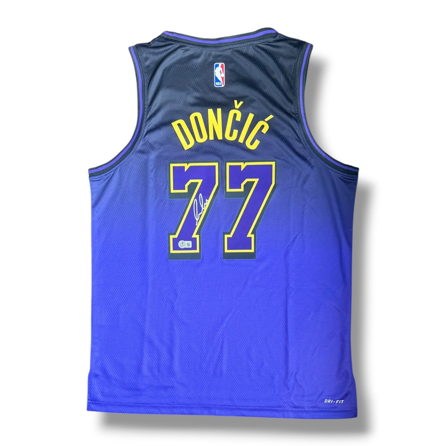 Jersey autografiado por Luka Doncic