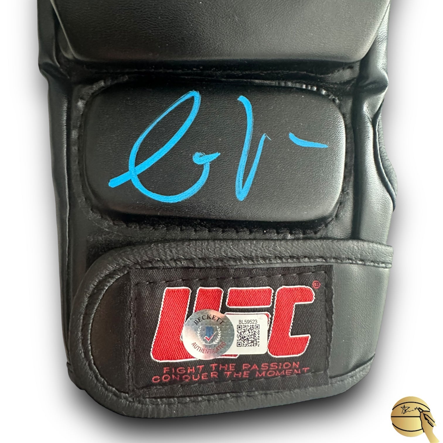 Guante autografiado por Conor McGregor