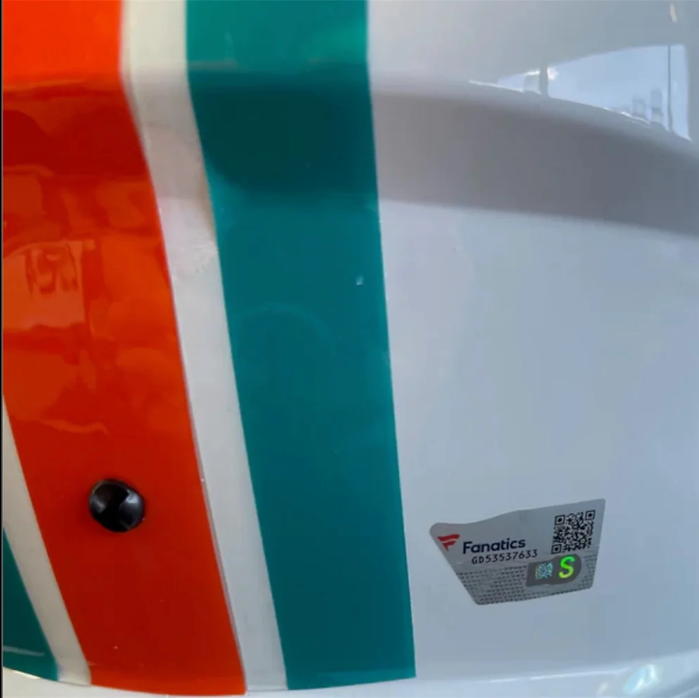 Casco autografiado por Jaylen Waddle