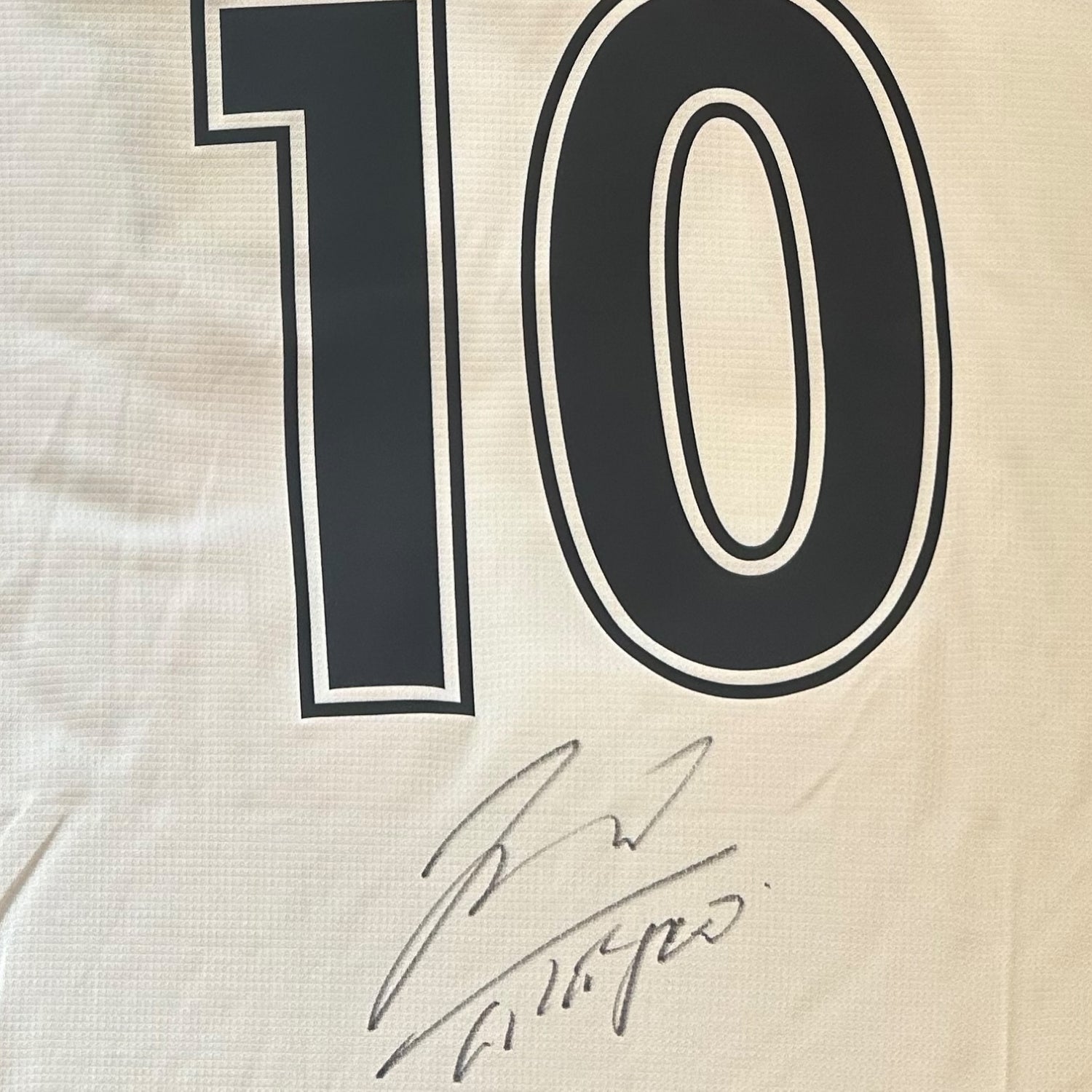 Jersey autografiado por Hernán Crespo