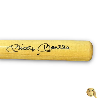 Bat autografiado por Mickey Mantle