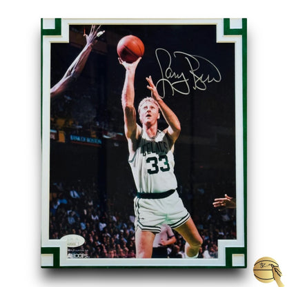 Imagen enmarcada y autografiada por el estadounidense Larry Bird