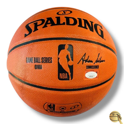Balón autografiado por Magic Johnson