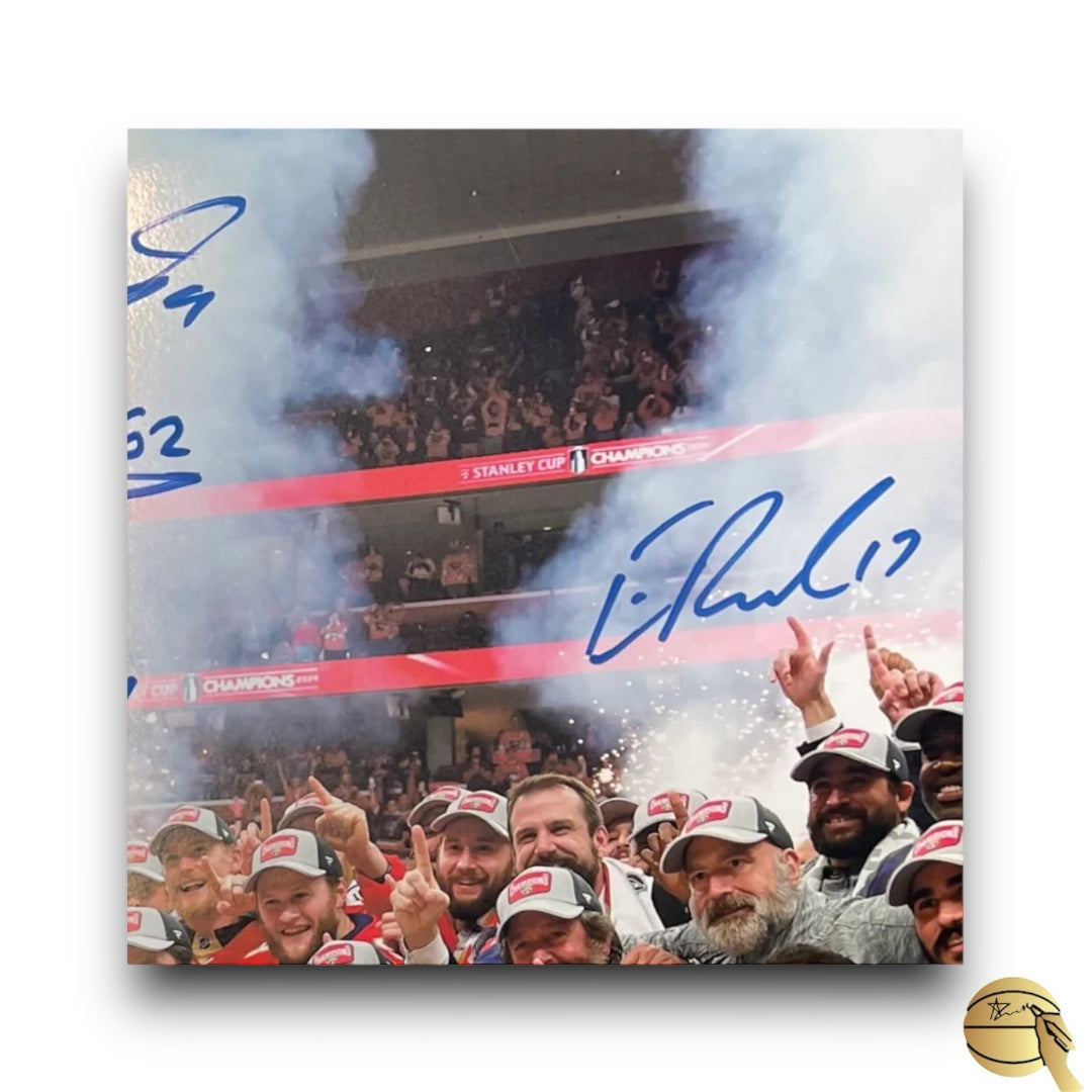 Imagen autografiada por los jugadores de Florida Panthers ganadores Stanley Cup