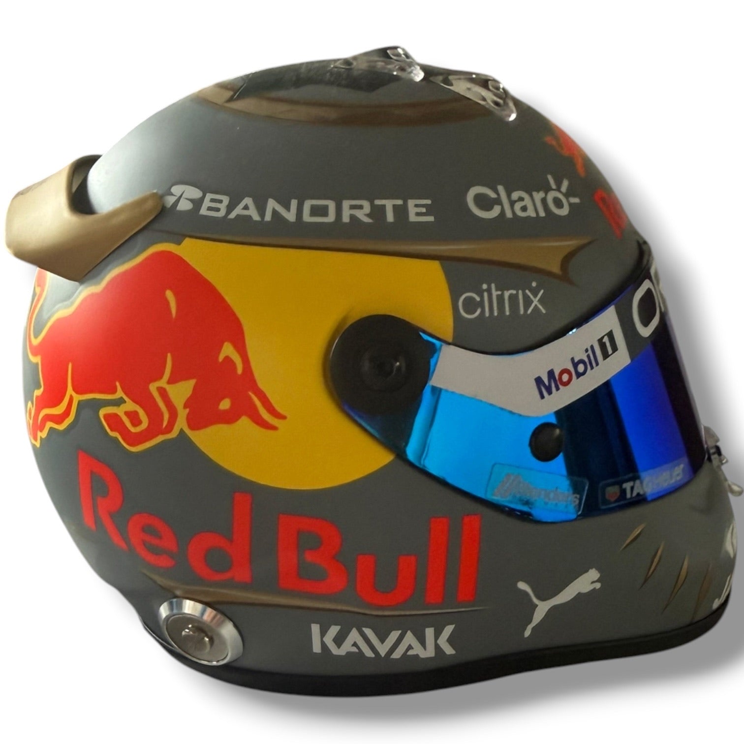 Mini casco autografiado por Sergio Pérez (Checo)