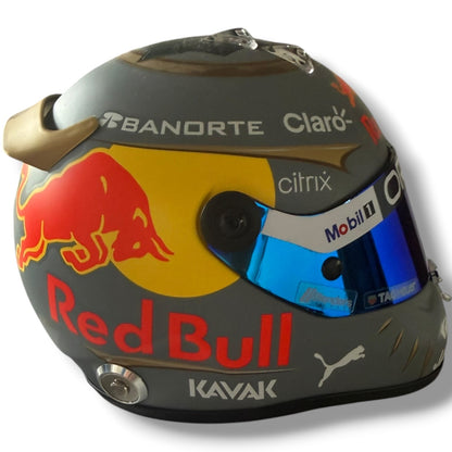 Mini casco autografiado por Sergio Pérez (Checo)