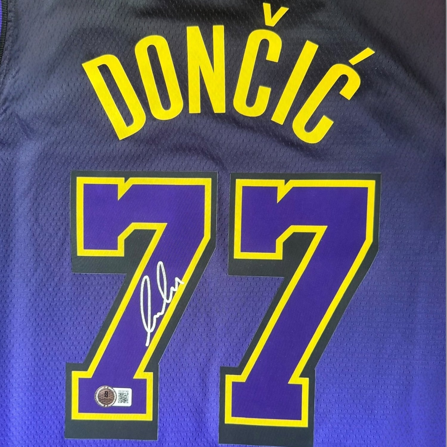 Jersey autografiado por Luka Doncic
