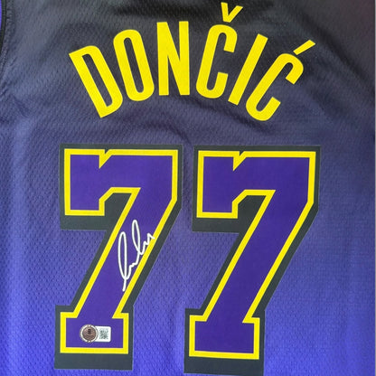 Jersey autografiado por Luka Doncic