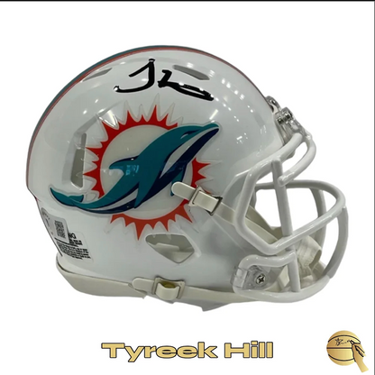 Casco autografiado por Tyreek Hill