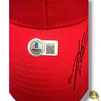 Gorra autografiada de Ferrari por Charles Leclerc y Carlos Sainz