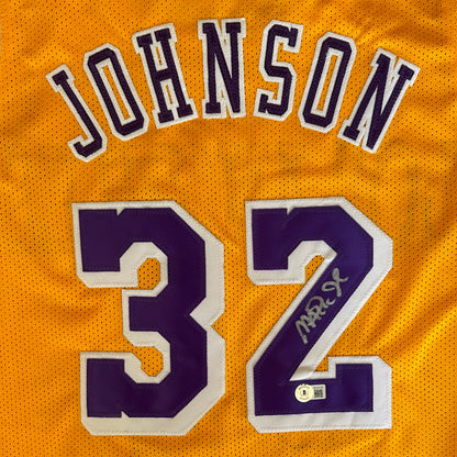 Jersey autografiado por Magic Johnson