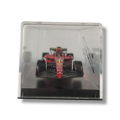 Mini coche autografiado por Charles Leclerc