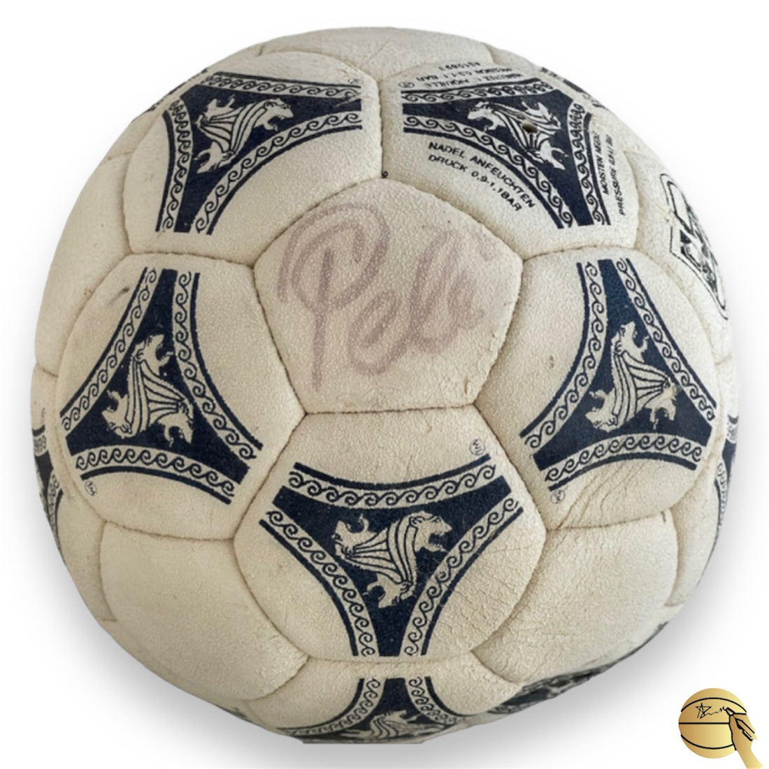 Balón autografiado por Pele
