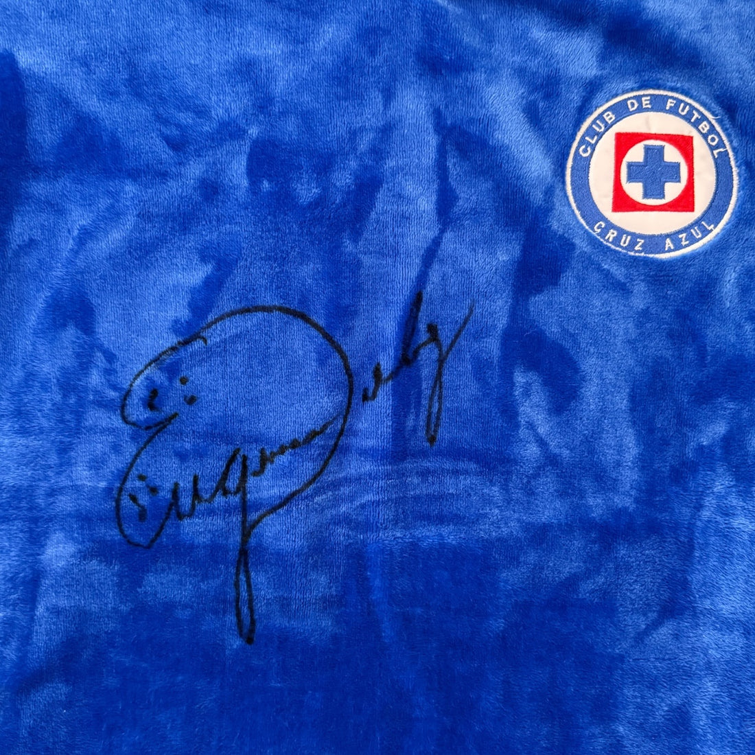 Jersey autografiado por Eugenio Derbez